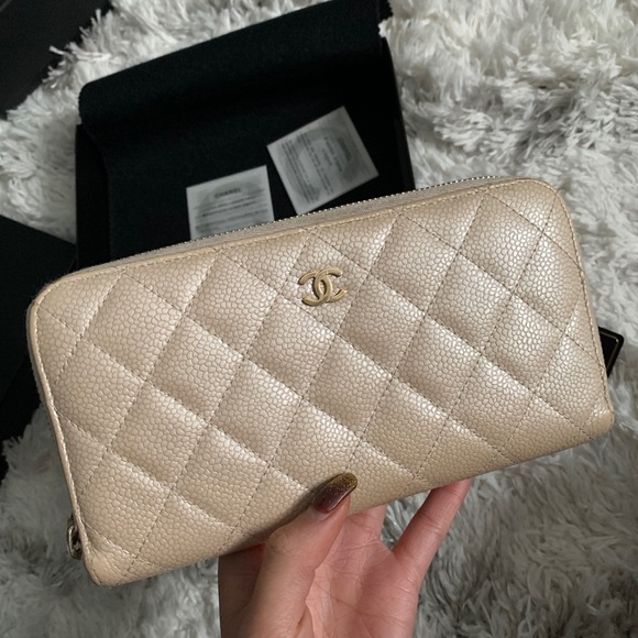CHANEL Handbags - Chanel lambskin wallet